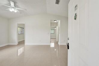 3700 N 56th Ave, Unit 1035 in Hollywood, FL - Building Photo - Building Photo