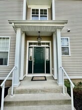 8 Green Ct in Middletown, NY - Building Photo - Building Photo