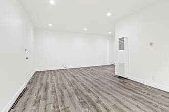 12TH1323 in Santa Monica, CA - Building Photo - Interior Photo