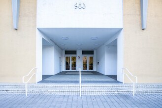 Brickell Vista Condos in Miami, FL - Foto de edificio - Building Photo