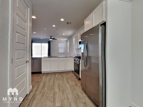 438 E Diamond Dr in Casa Grande, AZ - Foto de edificio - Building Photo