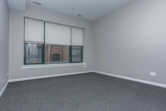 6137 S Indiana Ave in Chicago, IL - Building Photo - Building Photo