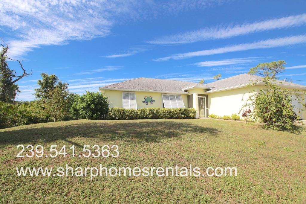 11693 Oakland Dr in Bokeelia, FL - Building Photo