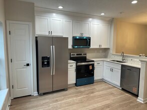 8133 Summerside Cir in Jacksonville, FL - Building Photo - Building Photo