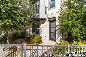 2104 N St Mary's St in San Antonio, TX - Building Photo - Building Photo