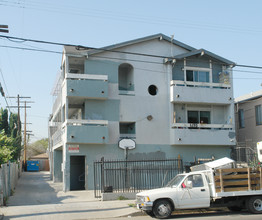 3170 Estara Ave in Los Angeles, CA - Foto de edificio - Building Photo