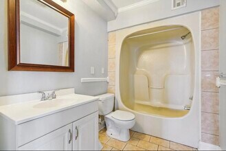 2135 Mirabeau Ave in New Orleans, LA - Building Photo - Building Photo