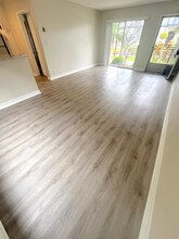 931 W 19th St, Unit 8 in Costa Mesa, CA - Foto de edificio - Building Photo