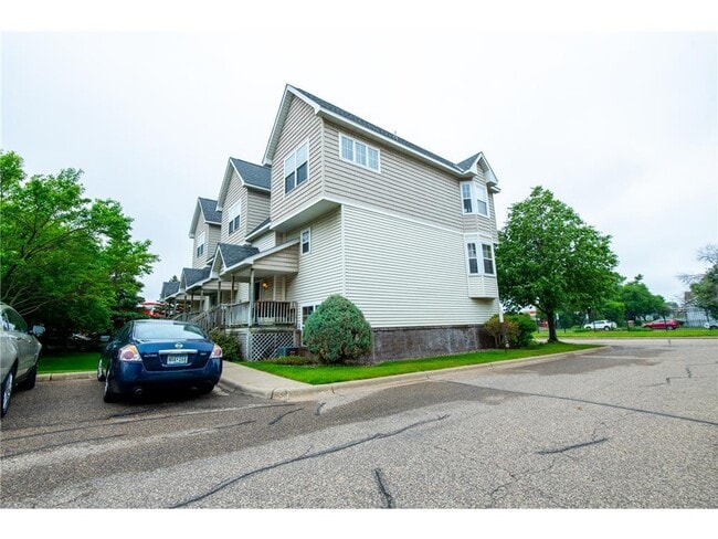 5724 4th St NE in Fridley, MN - Building Photo - Building Photo