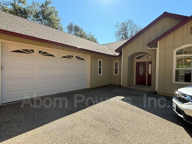 2880 Combie Rd in Meadow Vista, CA - Building Photo - Building Photo