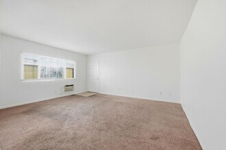 6666 Beadnell Way in San Diego, CA - Building Photo - Building Photo