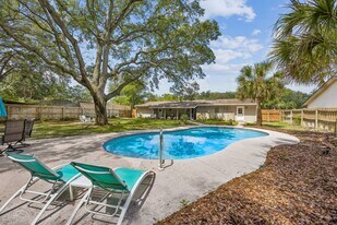 716 S 15th St in Fernandina Beach, FL - Building Photo