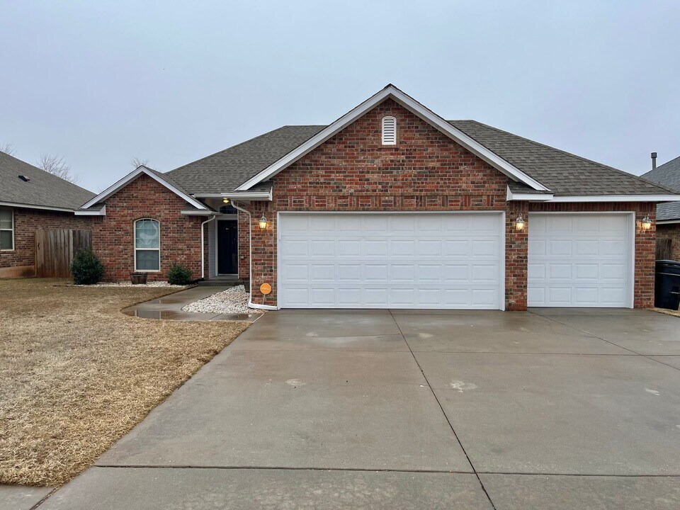 1908 NE 31st St in Moore, OK - Foto de edificio