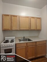 556 W Arlington Pl, Unit 307 in Chicago, IL - Building Photo - Building Photo
