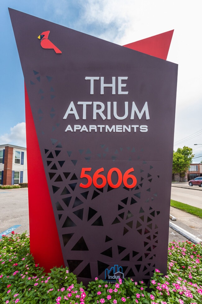 The Atrium At 5606 in Houston, TX - Building Photo - Building Photo
