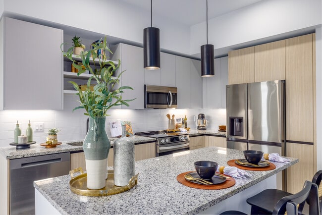 Aura North Miami Beach in North Miami Beach, FL - Foto de edificio - Building Photo