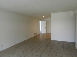 32305 Rancho Vista Dr, Unit Ranch Vista in Cathedral City, CA - Foto de edificio - Building Photo