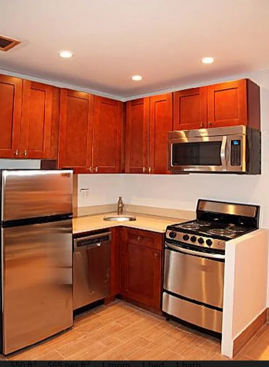 E. E 2nd St in New York, NY - Foto de edificio