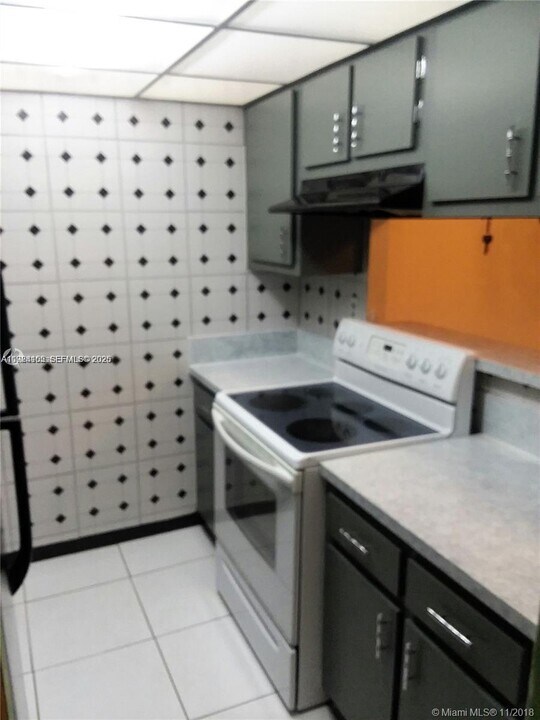 5991 Washington St in Hollywood, FL - Building Photo