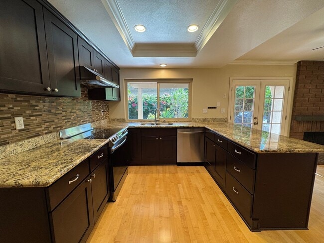 103 E Yale Loop in Irvine, CA - Foto de edificio - Building Photo