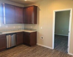 1300 Hausman Dr in Lockhart, TX - Building Photo - Building Photo