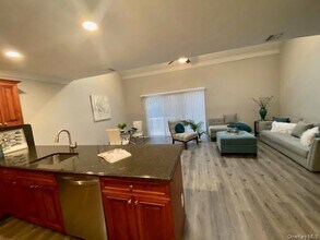 40 Neal in East Setauket, NY - Building Photo - Building Photo