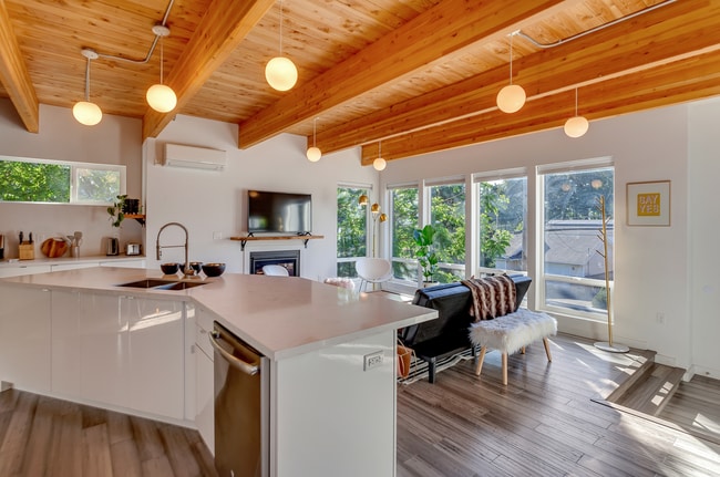 property at 6824 N Catlin Ave