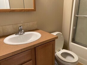 4232 SE Chartwell St in Albany, OR - Building Photo - Building Photo