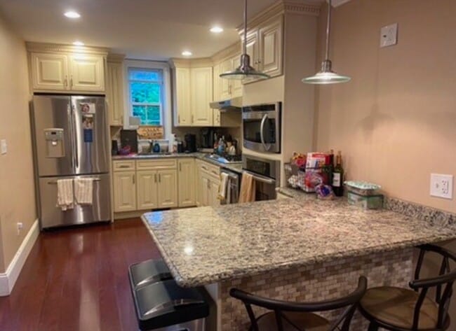 property at 614 E 5th St