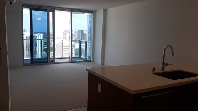 629 Keeaumoku St, Unit 2705 in Honolulu, HI - Foto de edificio - Building Photo