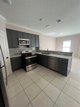 8212 Sealey St in Houston, TX - Foto de edificio - Building Photo