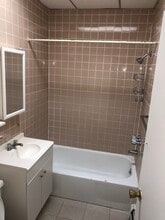 9324 Corona Ave, Unit 2a in Elmhurst, NY - Building Photo - Building Photo