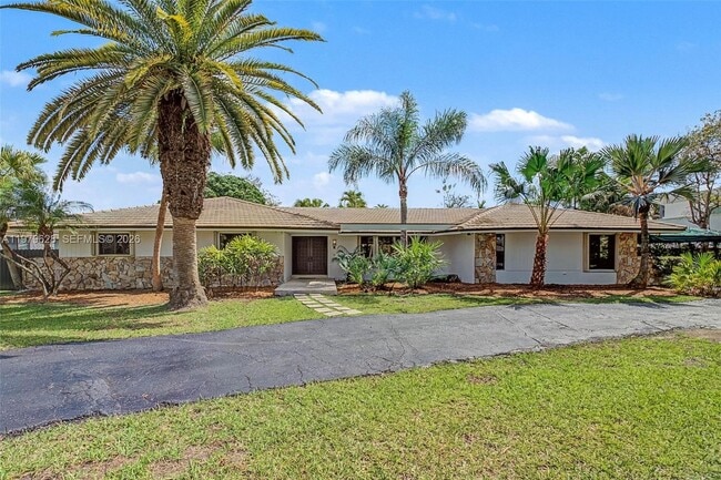 13621 SW 103rd Ave in Miami, FL - Building Photo - Building Photo