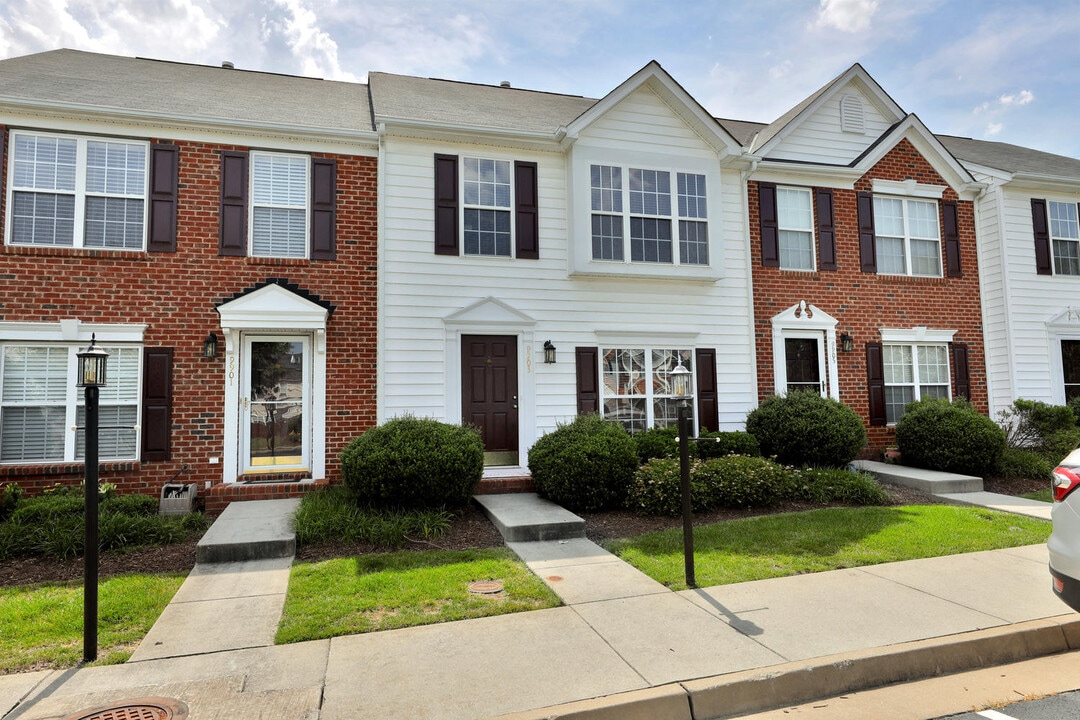 9903 Magnolia Pointe Ct in Glen Allen, VA - Building Photo