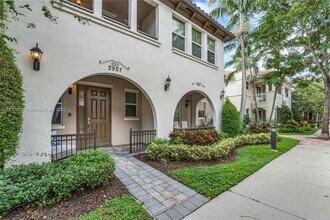 2957 St Thomas Dr in Hollywood, FL - Building Photo - Building Photo