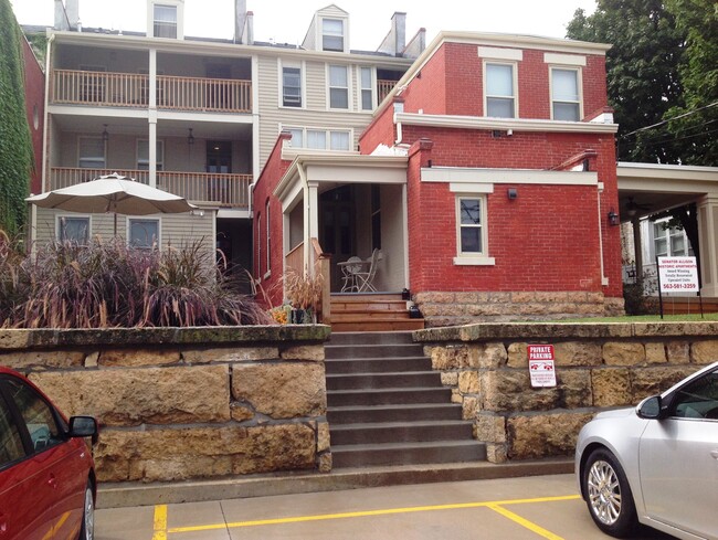 1132 Locust St, Unit Second floor 201 in Dubuque, IA - Building Photo - Building Photo