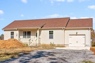 829 Southside Rd in Cunningham, TN - Building Photo - Building Photo