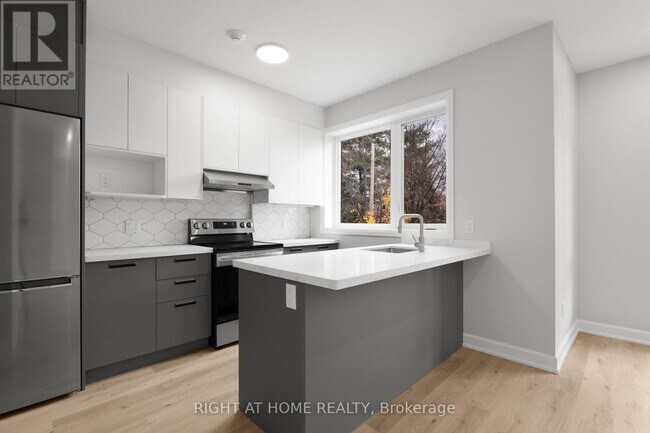 63 Acacia Ave in Ottawa, ON - Building Photo - Building Photo