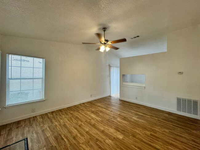 4023 Sunrise Creek Dr in San Antonio, TX - Building Photo - Building Photo