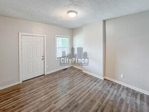 1360 S Sheffield Ave in Indianapolis, IN - Foto de edificio - Building Photo