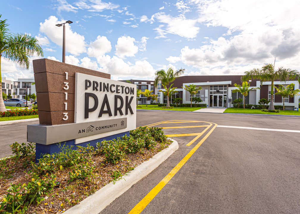 Princeton Park in Homestead, FL - Building Photo