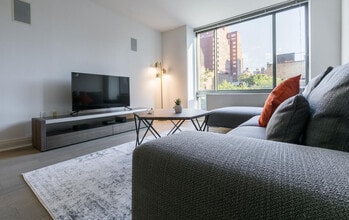 222 E 34th St in New York, NY - Building Photo - Building Photo
