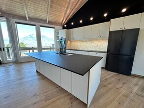 129 Paradise Point in Bishop, CA - Building Photo - Building Photo