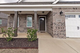 1245 McClain Dr in Prattville, AL - Foto de edificio - Building Photo