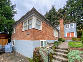 2830-2836-2836 SE 50th Ave in Portland, OR - Building Photo - Building Photo