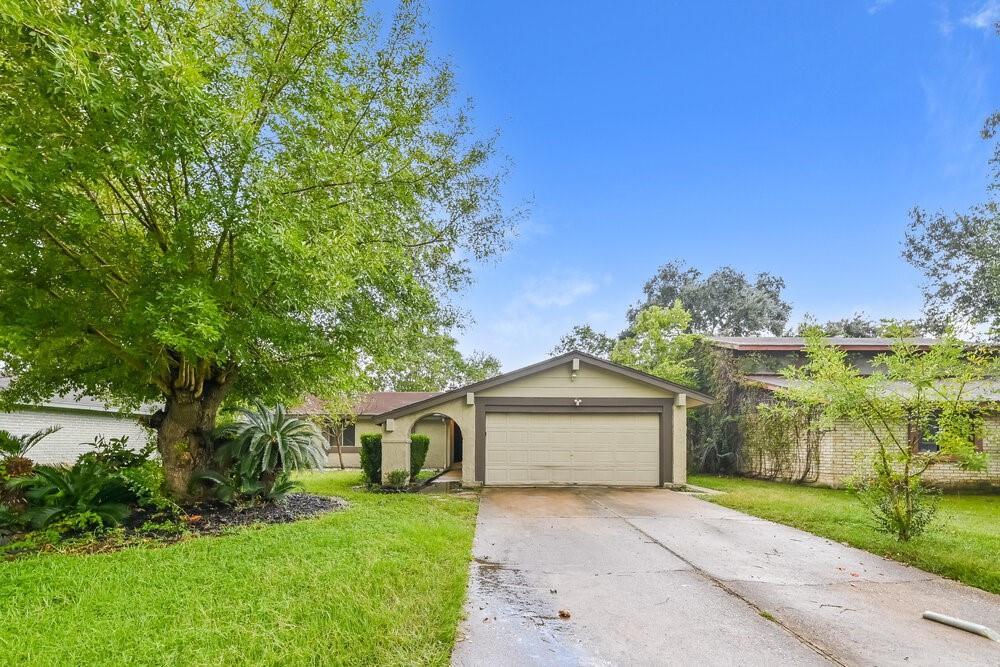 8419 Old Meadow Ln in Houston, TX - Building Photo