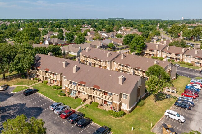 Chardonnay Apartments in Tulsa, OK - Building Photo - Building Photo