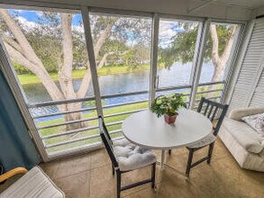 19 Oakridge B in Deerfield Beach, FL - Building Photo - Building Photo