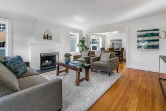 2437 3rd Ave W in Seattle, WA - Building Photo - Building Photo