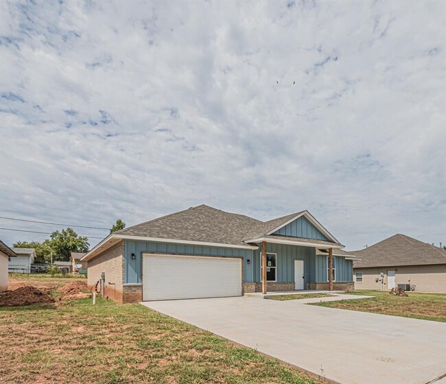 1403 Coffey Dr in Perry, OK - Building Photo - Building Photo